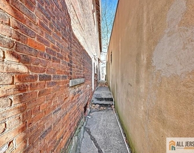 2 Columbus Place - Photo Thumbnail 7