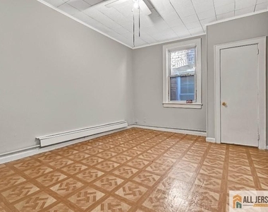 2 Columbus Place - Photo Thumbnail 3