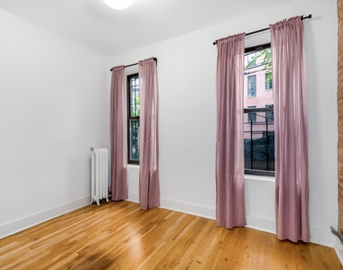 248 Bainbridge Street - Photo Thumbnail 4