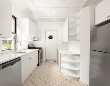 129 E 17th Street - Photo Thumbnail 2