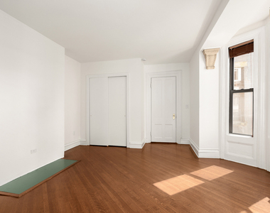 129 E 17th Street - Photo Thumbnail 3