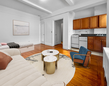 155 E 52nd Street - Photo Thumbnail 1