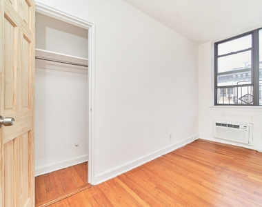 400 W 45th Street - Photo Thumbnail 7