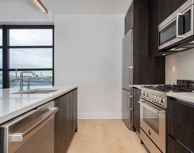 13-33 Jackson Avenue - Photo Thumbnail 2