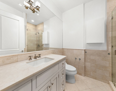 12 E 62nd Street - Photo Thumbnail 3