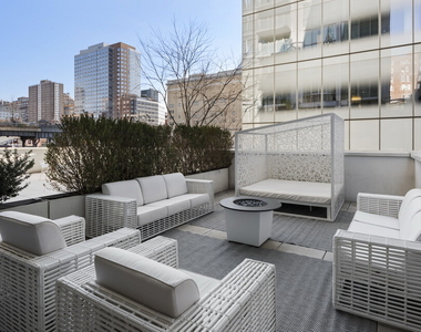 524 W 19th Street - Photo Thumbnail 5