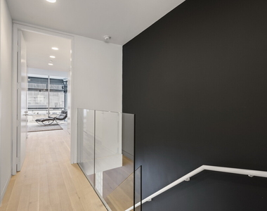 524 W 19th Street - Photo Thumbnail 17