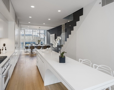 524 W 19th Street - Photo Thumbnail 3