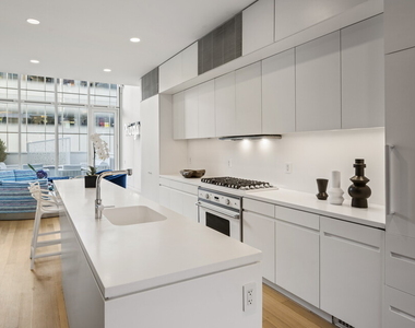 524 W 19th Street - Photo Thumbnail 2