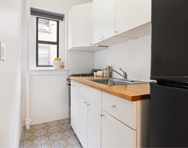 240 E 24th Street - Photo Thumbnail 2