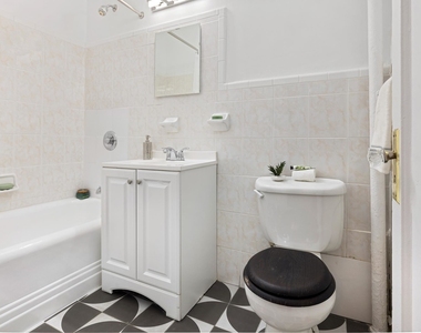 240 E 24th Street - Photo Thumbnail 4