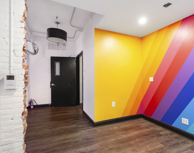 407 W 39th Street - Photo Thumbnail 8