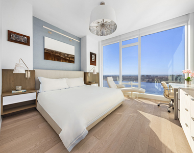 30 Riverside Boulevard - Photo Thumbnail 4