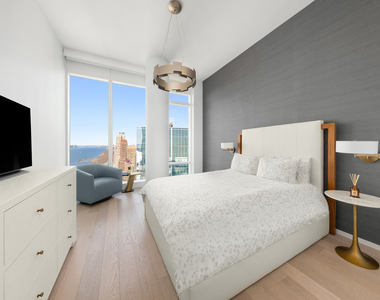 30 Riverside Boulevard - Photo Thumbnail 6