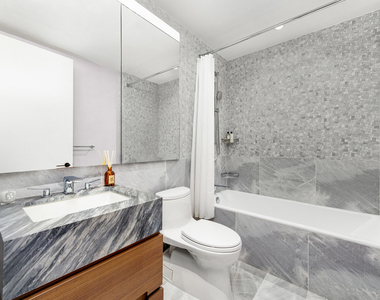 30 Riverside Boulevard - Photo Thumbnail 23