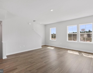 131 Kinkade Court - Photo Thumbnail 13