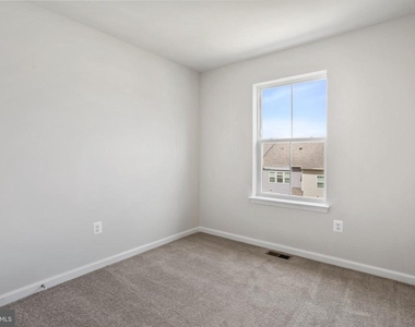 131 Kinkade Court - Photo Thumbnail 24