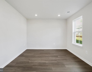 131 Kinkade Court - Photo Thumbnail 2