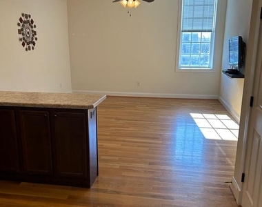 302 N Cameron Street - Photo Thumbnail 4