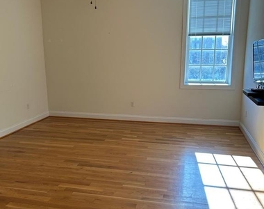 302 N Cameron Street - Photo Thumbnail 6