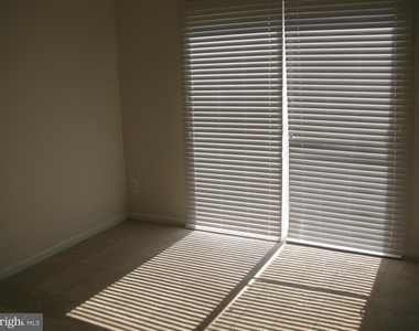 803 Carnaby Street - Photo Thumbnail 9