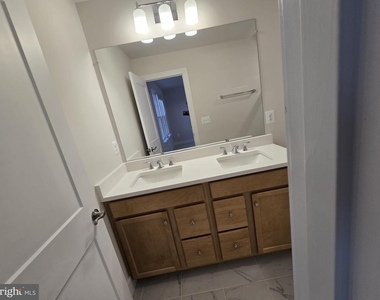 10604 Sheffield Glen Lane - Photo Thumbnail 5