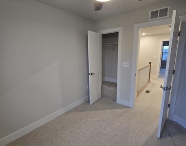10604 Sheffield Glen Lane - Photo Thumbnail 9
