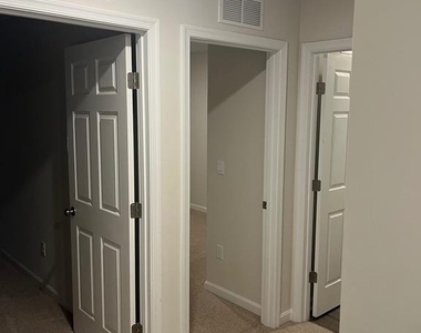 224 Caterpillar Drive - Photo Thumbnail 9