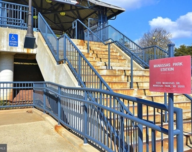 9003 Belo Gate Drive - Photo Thumbnail 32
