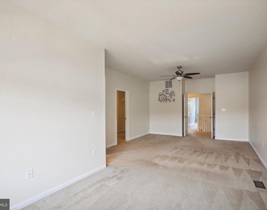 9003 Belo Gate Drive - Photo Thumbnail 12