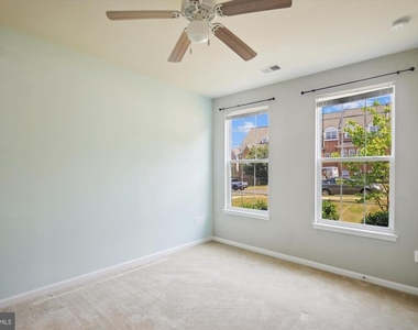 9003 Belo Gate Drive - Photo Thumbnail 18