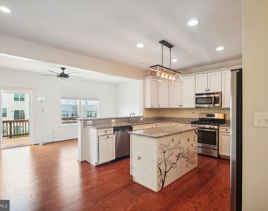 9003 Belo Gate Drive - Photo Thumbnail 5