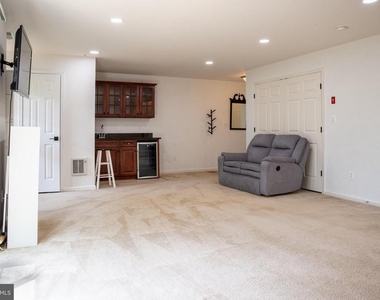 42243 Canary Grass Square - Photo Thumbnail 68