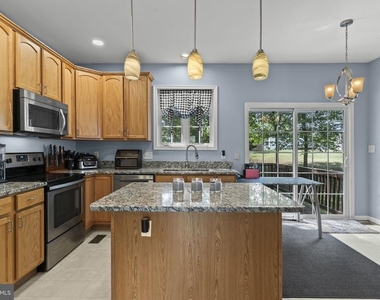 9533 Barbaras Way - Photo Thumbnail 8