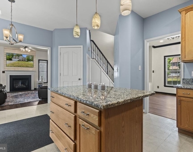 9533 Barbaras Way - Photo Thumbnail 11
