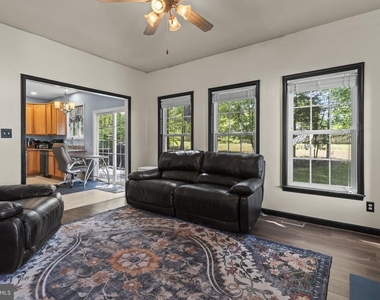 9533 Barbaras Way - Photo Thumbnail 15