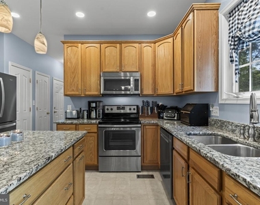 9533 Barbaras Way - Photo Thumbnail 12