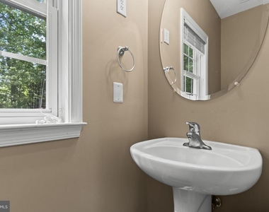 9533 Barbaras Way - Photo Thumbnail 17