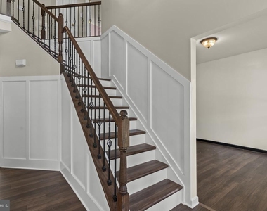 9533 Barbaras Way - Photo Thumbnail 2