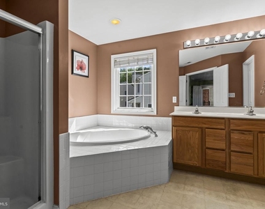 9533 Barbaras Way - Photo Thumbnail 32