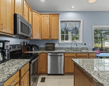 9533 Barbaras Way - Photo Thumbnail 13