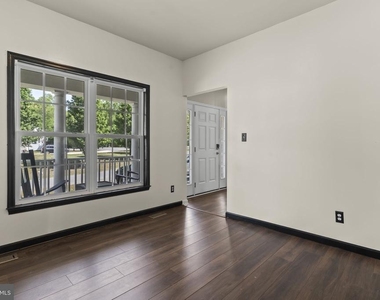 9533 Barbaras Way - Photo Thumbnail 7