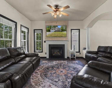 9533 Barbaras Way - Photo Thumbnail 14