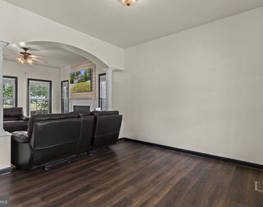 9533 Barbaras Way - Photo Thumbnail 6