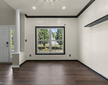 9533 Barbaras Way - Photo Thumbnail 5