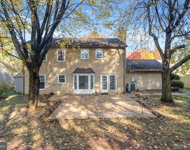 2621 John Milton Drive - Photo Thumbnail 36