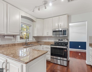 2621 John Milton Drive - Photo Thumbnail 9