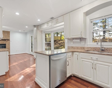 2621 John Milton Drive - Photo Thumbnail 11