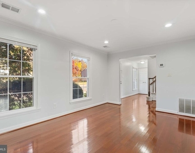 2621 John Milton Drive - Photo Thumbnail 5