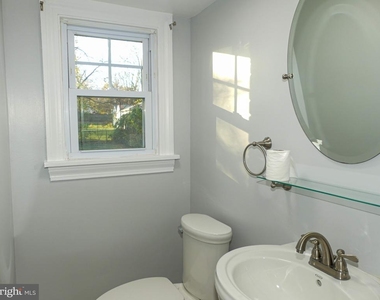 903 Crestview Drive - Photo Thumbnail 6